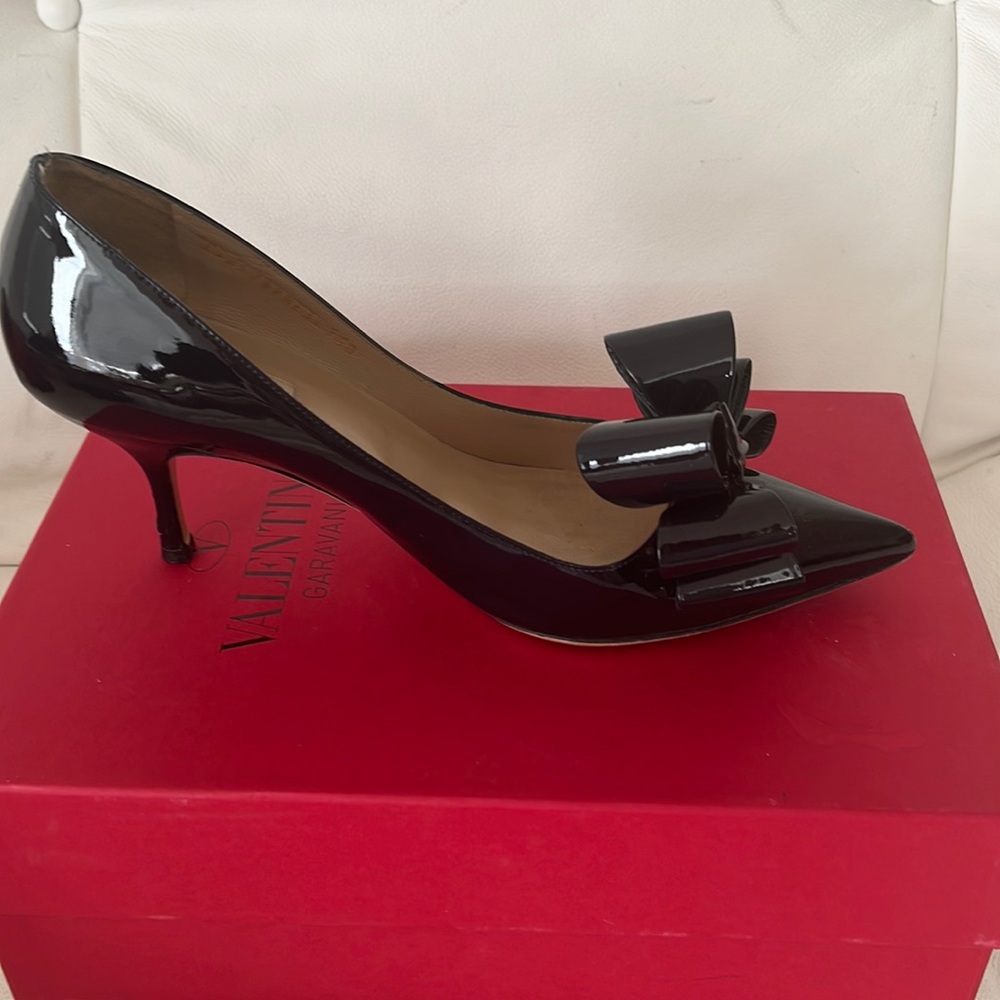 Valentino Garavani Black Patent Leather Bow Pump